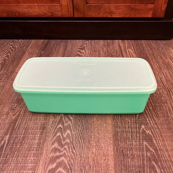 Vintage Tupperware Jadeite Green Celery/Vegetable Keeper - Picture 2 of 16
